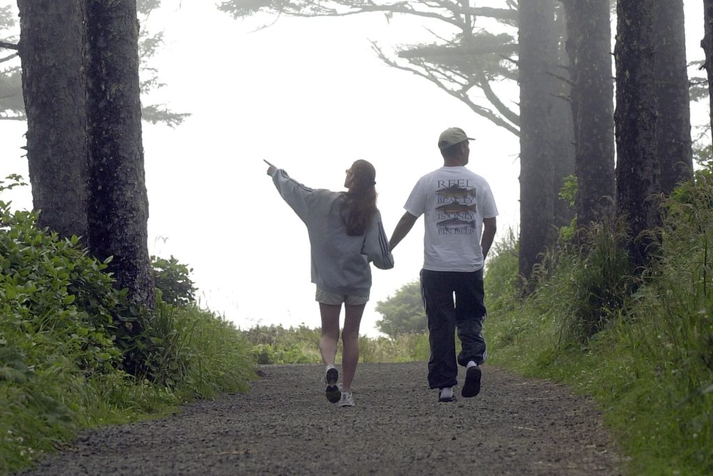 Date Ideas in Washington - Hike