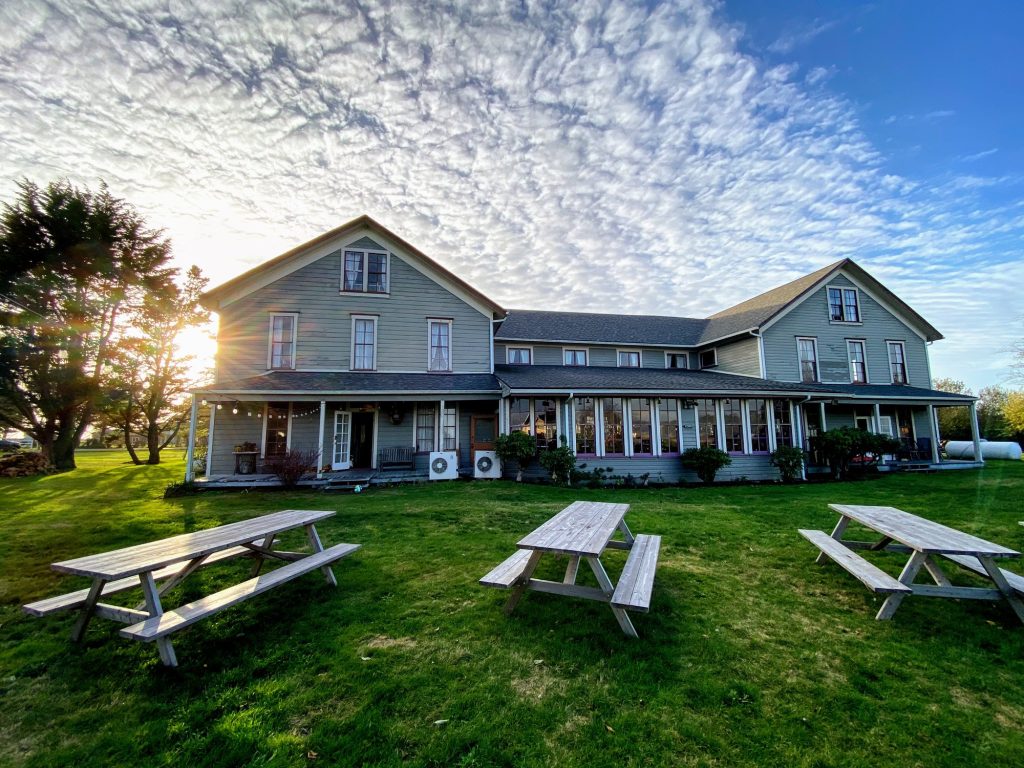 9. Coastal Wedding in Washington - Tokeland hotel